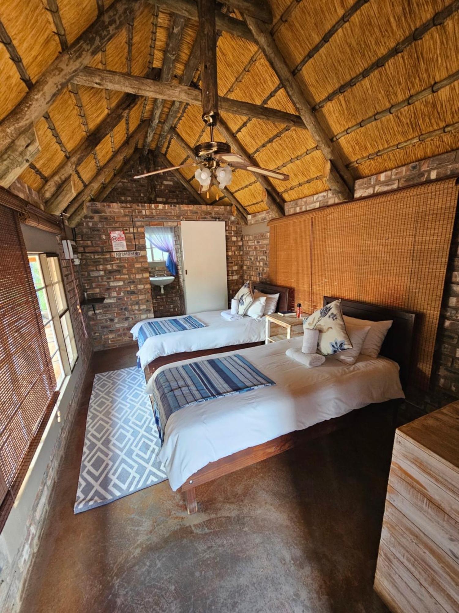 Kaoko Bush Lodge Kamanjab Eksteriør billede